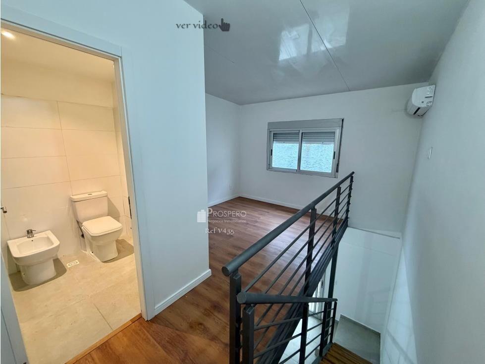 v435/5 alquiler duplex 1 dorm la comercial c/patio casi a es