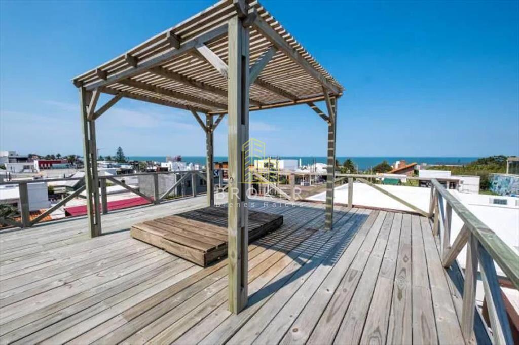 Alquiler de amplia casa en el medio de La Barra, Punta del