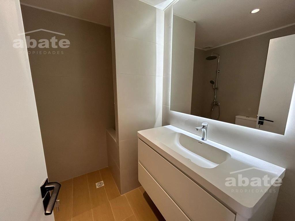 Venta casa de tres dormitorios y dos baños muy próxima al C