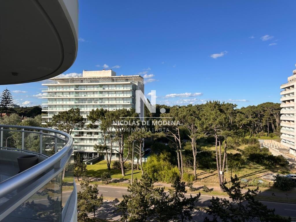 Hermoso apartamento en venta de 3 dormitorios y