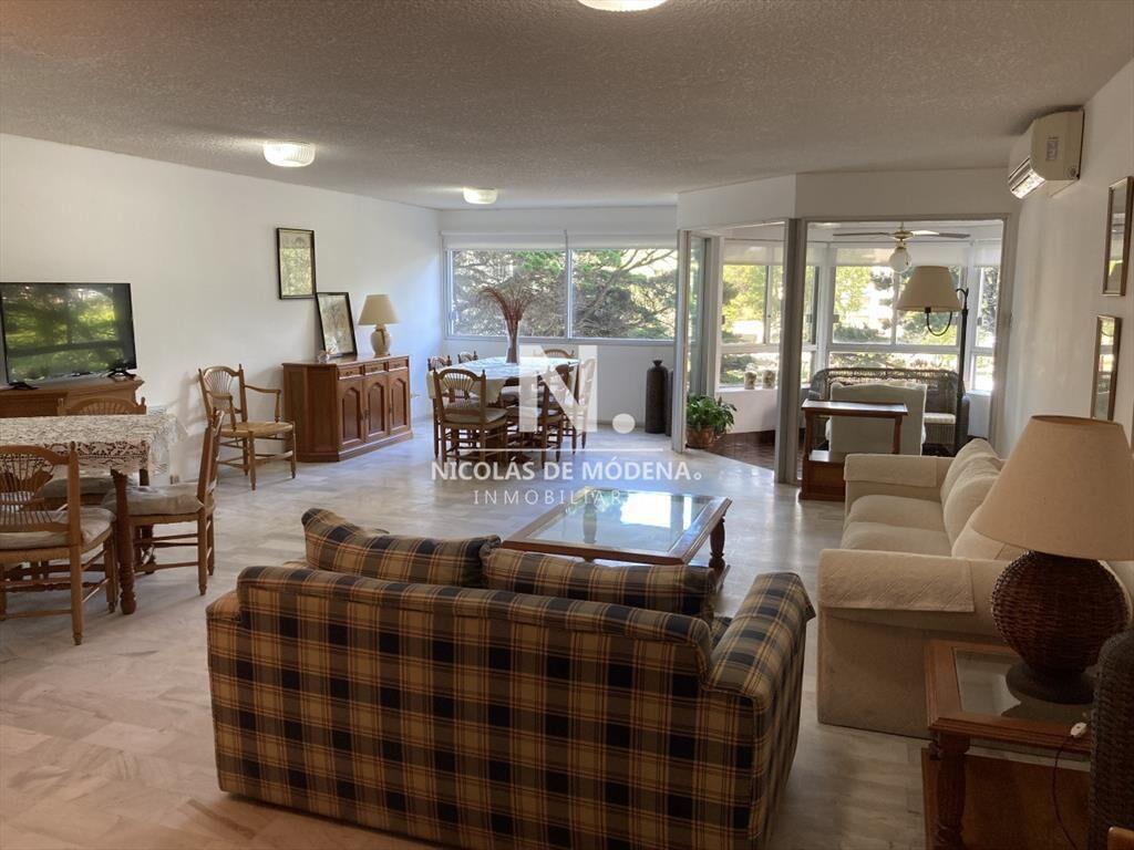 Apartamento en Venta - Piso alto - Punta del Este