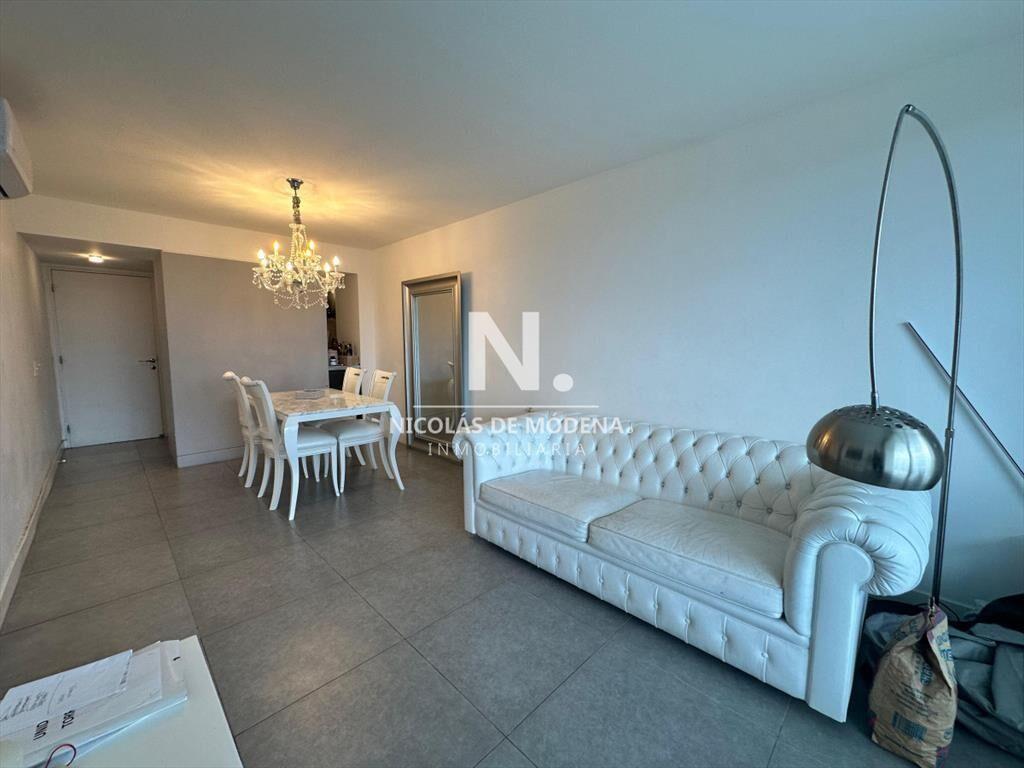 Vende apartamento de 2 dormitorios en Roosevelt