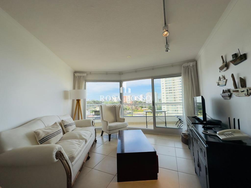 Venta y alquiler de apartamento de dos dormitorios en Punta