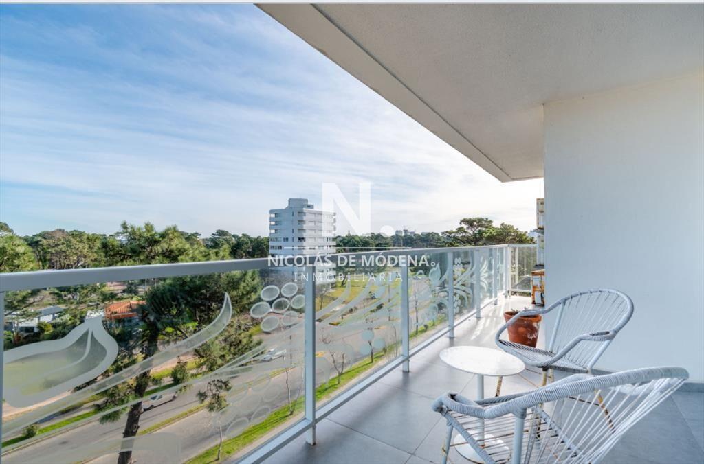 Vende apartamento con vista al mar de 2 dormitorios en Roos