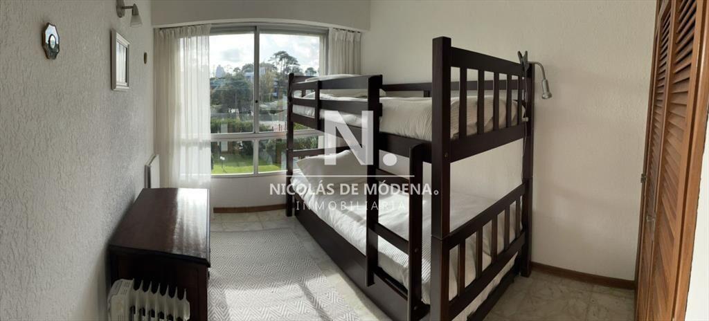 Apartamento en Venta de 3 Dormitorios con 3 en -