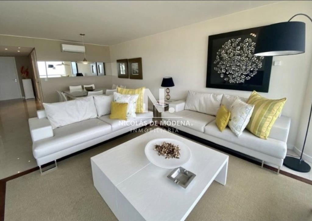 Apartamento de 2 dormitorios en venta en Punta