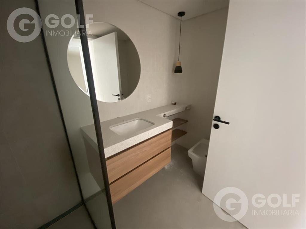 Venta de apartamento de 2 dormitorios con patio y renta