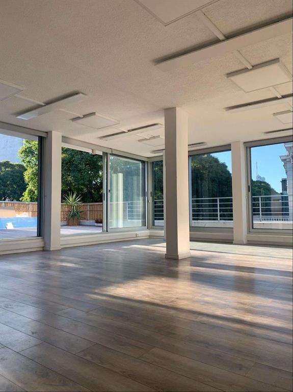 VENTA DE OFICINA SOBRE BV ARTIGAS 156 M2 CON 3 GARAJES
