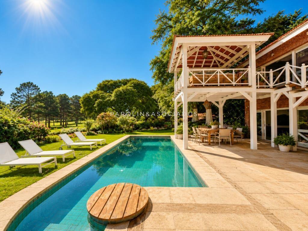 ESPECTACULAR CASA EN EL GOLF DE 5 DORMITORIOS EN