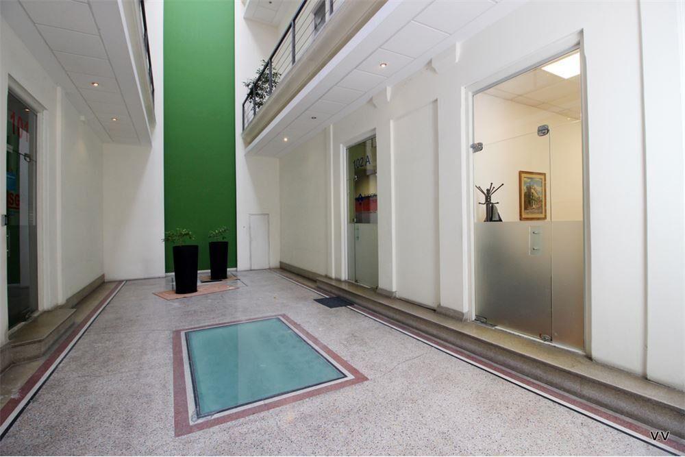 Venta Oficina Ciudad Vieja con renta