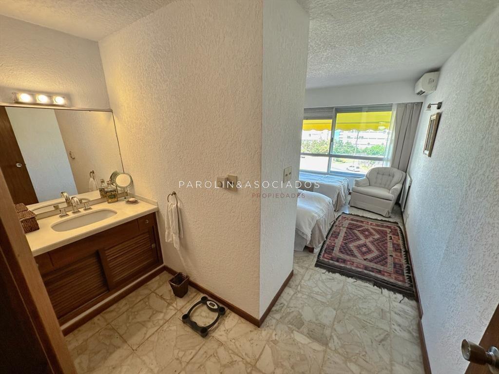 Hermoso apartamento en venta a pasos del mar