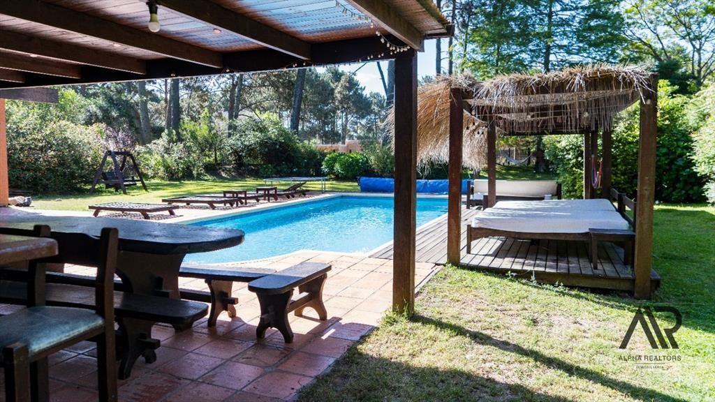Casa en venta c/ cochera en Pinares