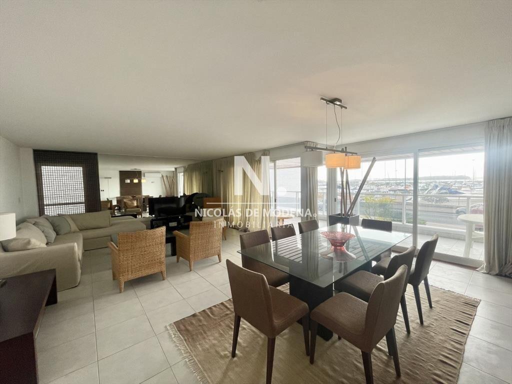 Excelente apartamento enfrente al puerto!
