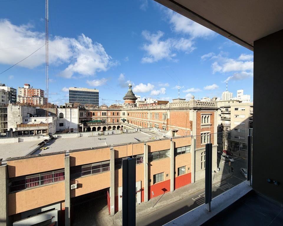 Venta apartamento 1 dormitorio al frente en Cordon. a estre