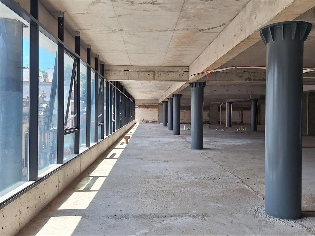 LOCAL Y OFICINA 2.000 M2 CORDON, CASI 18 DE JULIO