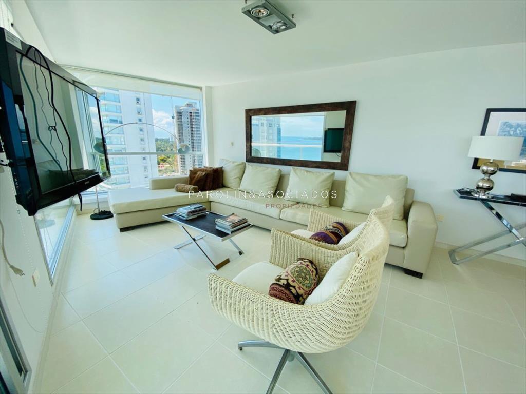 Apartamento en venta de 3 dormitorios en Seasons Tower, Pun
