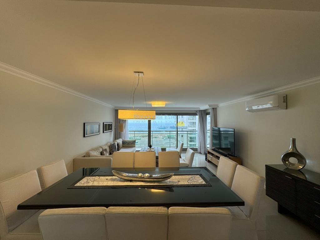 Apartamento en alquiler de temporada de 3 en , ,
