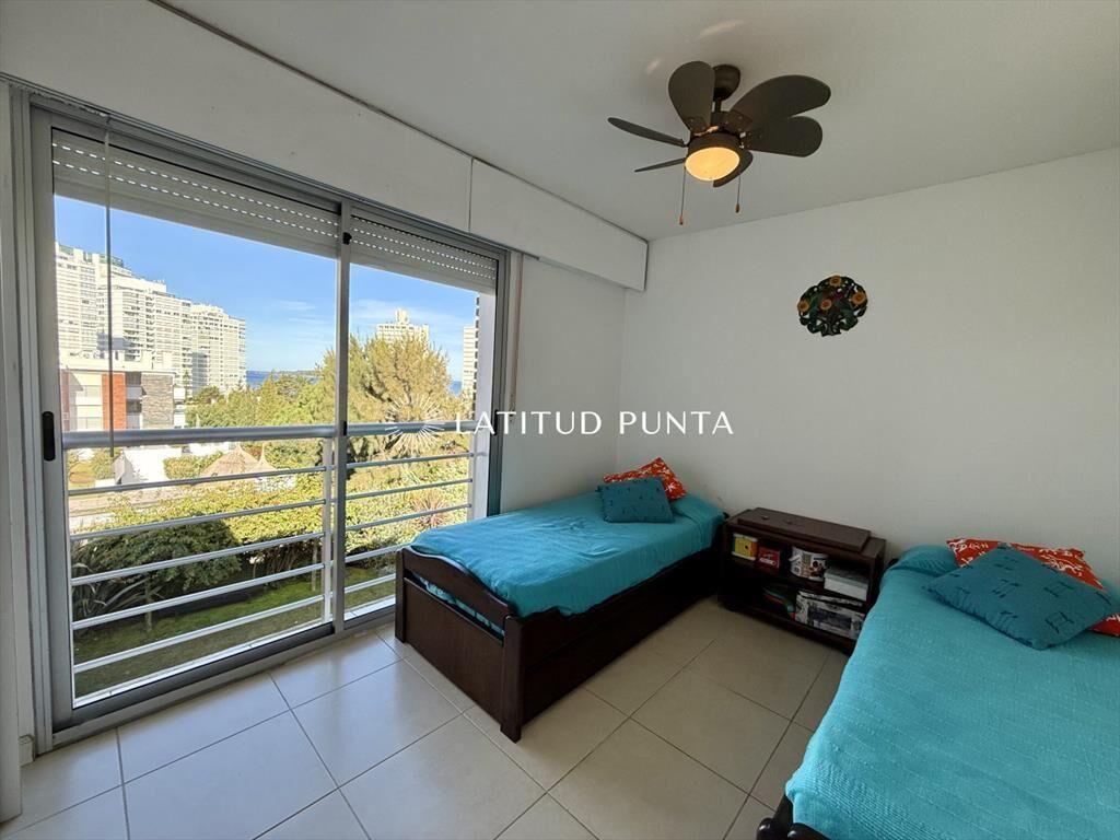 Apartamento en Mansa, 3 dormitorios, parrillero