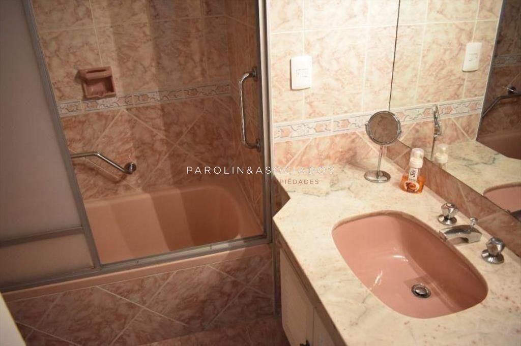 Apartamento en venta de 3 dormitorios en edificio