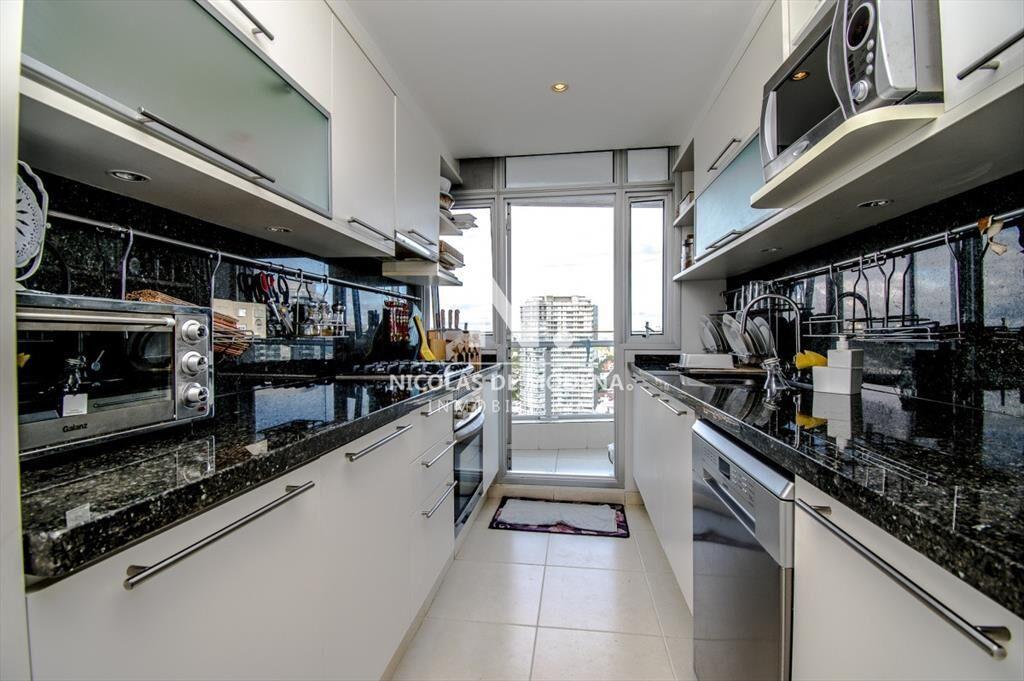 Apartamento En Alquiler, 3 Dorm. + Servicio en