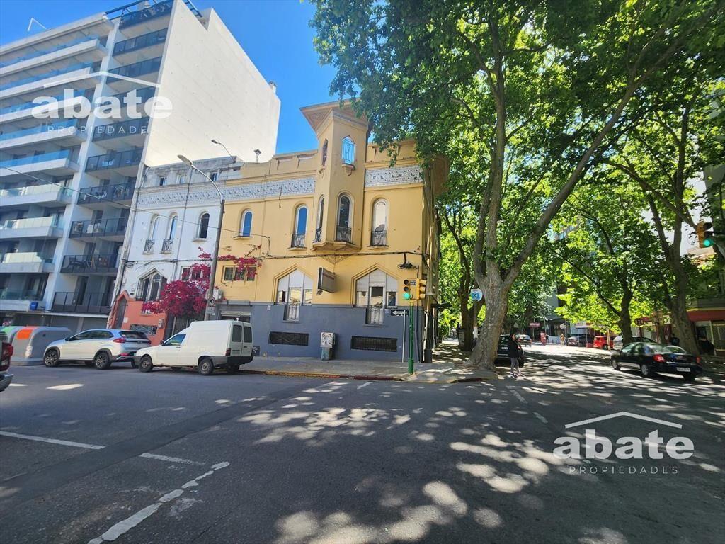 Venta propiedad corporativa - 423m2 sobre Av. Rivera próxim