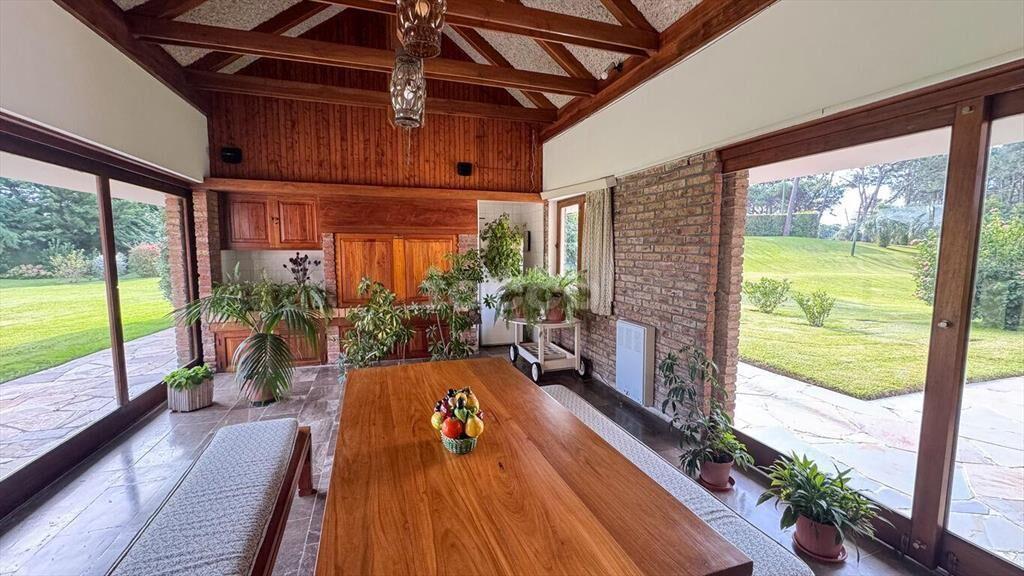 La Mansa – Gran residencia en lote de 10.636 m² con 2 casas