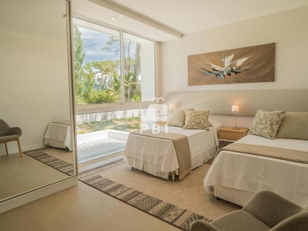 Casa - 4 DORMITORIOS Punta del Este - Ref :