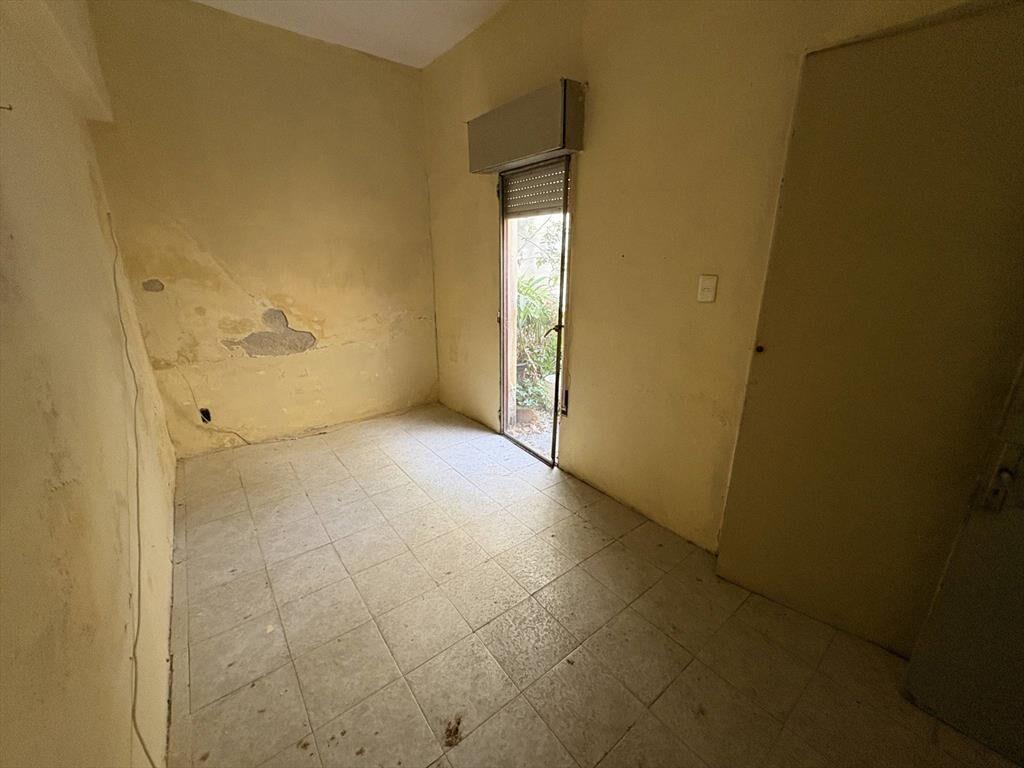 Venta de Casa con 2 dormitorios y patio en Cordón Sur