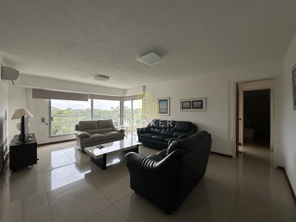 Alquiler anual de apartamento de 3 dormitorios