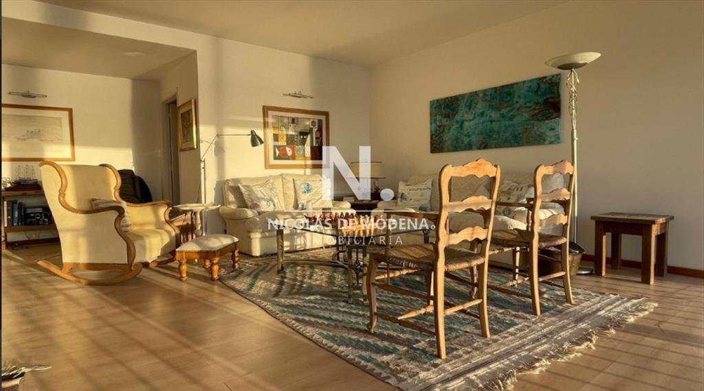 Vende apartamento de 3 dormitorios en Punta del