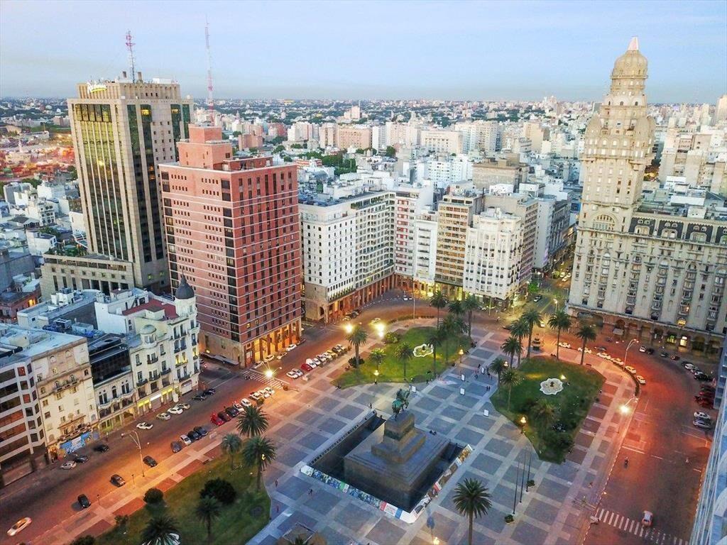 ALQUILER - Oficina- Plaza Independencia - Centro - Ciudad V