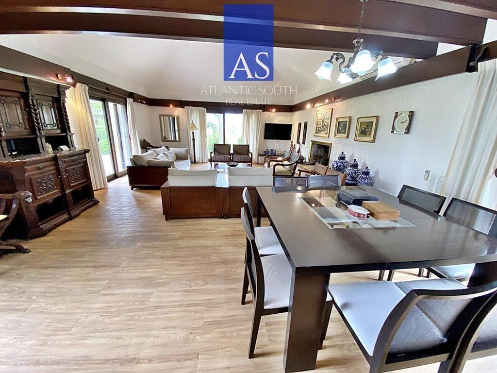 Casa 4 dormitorios en venta en Playa Mansa!!