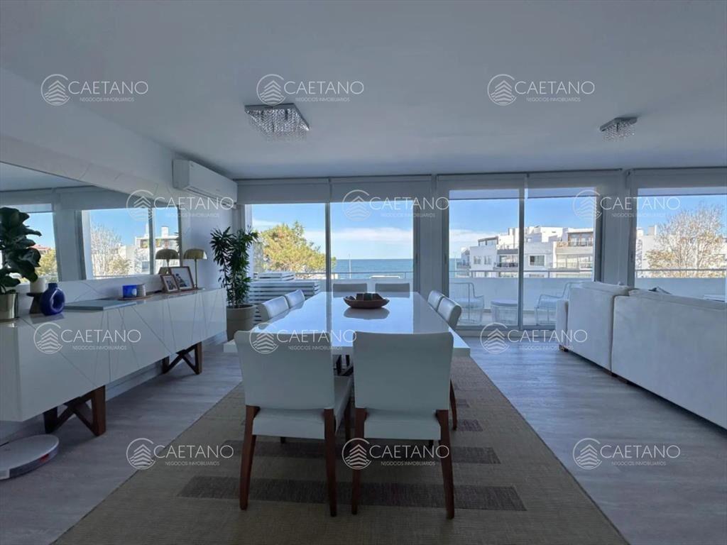 Venta. Triplex. Punta del Este
