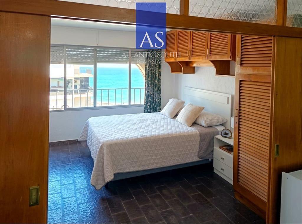 Apartamento con cochera en Península excelente