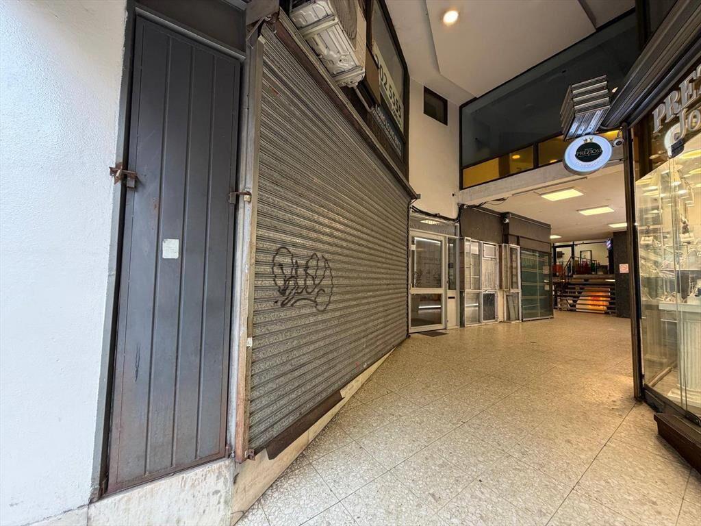 Alquiler de Local comercial en Av. 18 de Julio con 61 Mts2 e
