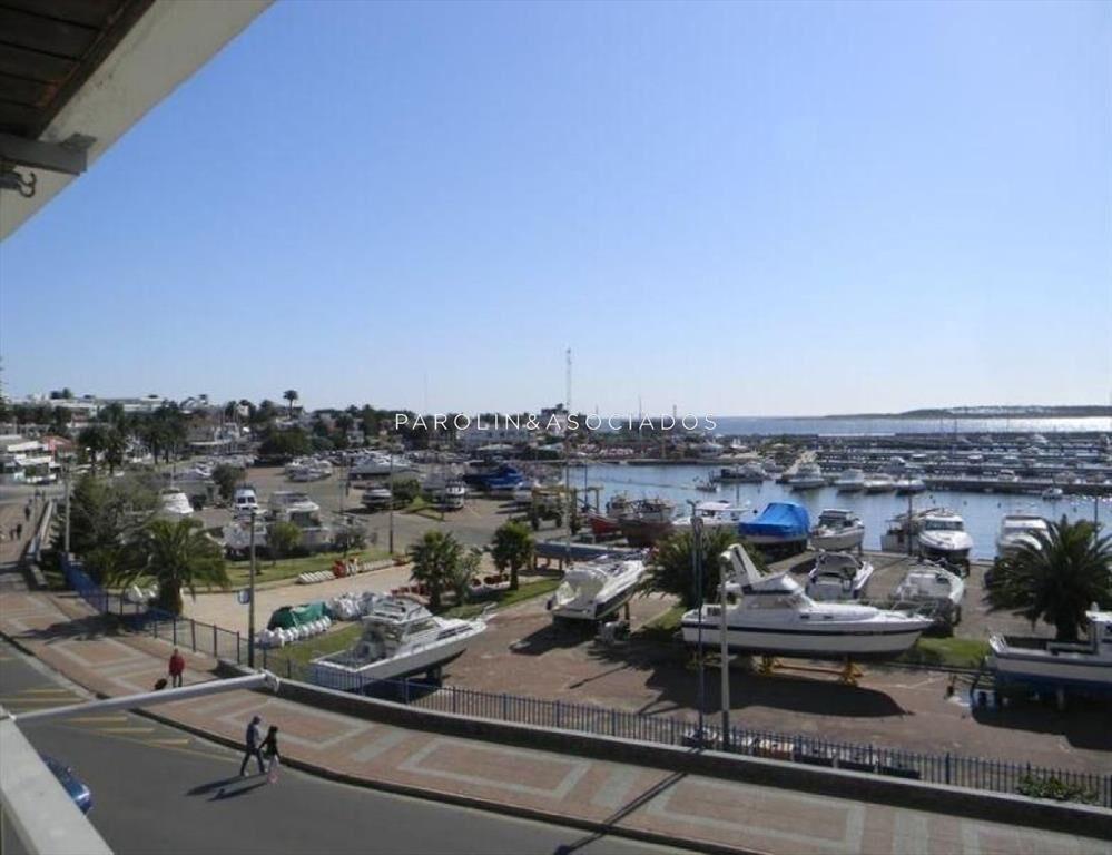 Apartamento en venta de 4 dormitorios en Punta