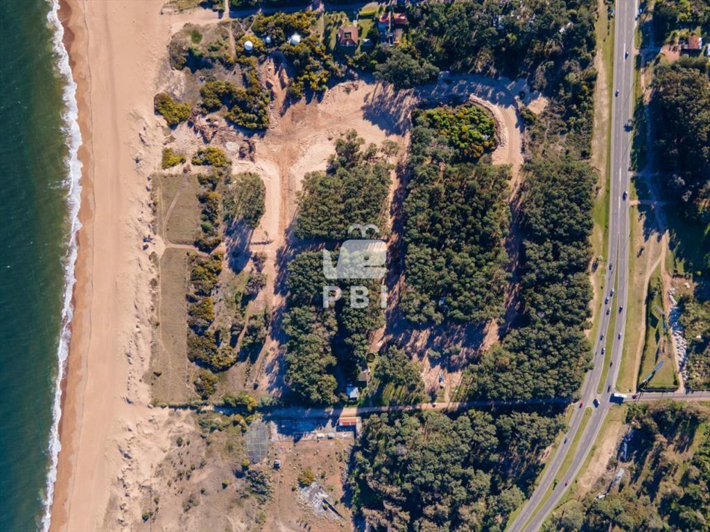 Terreno en venta en barrio privado Astra, Punta -
