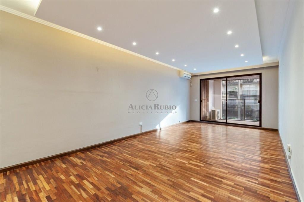 APARTAMENTO EN VENTA CON PATIO 122 MTS DE PARRILLERO. 2...