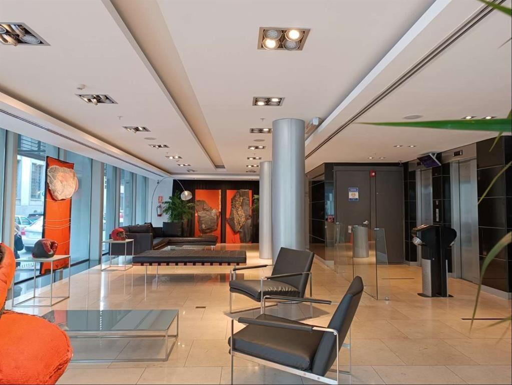 ALQUILER o VENTA - OFICINA - CIUDAD VIEJA - EDIFICIO DE CAT