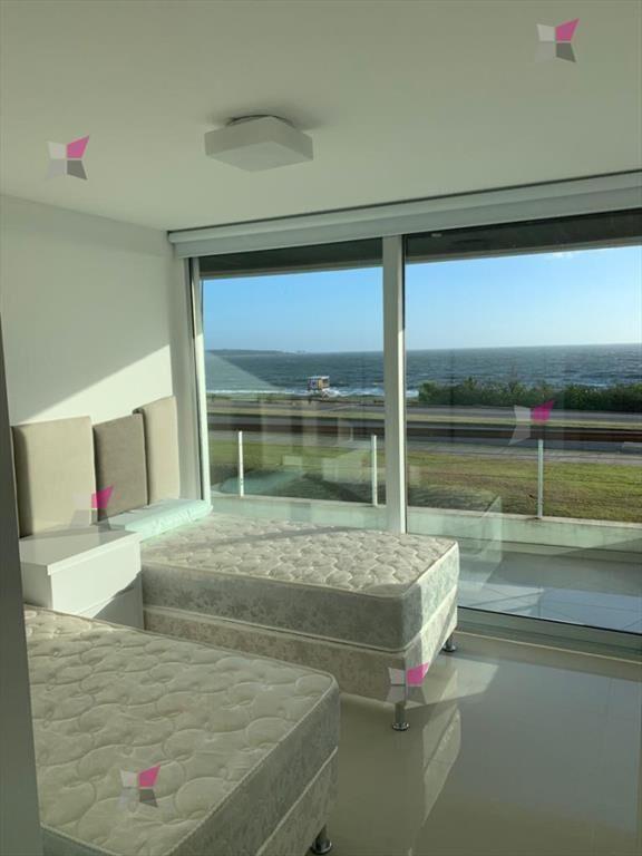 Apartamento en venta Playa Mansa 3 dormitorios