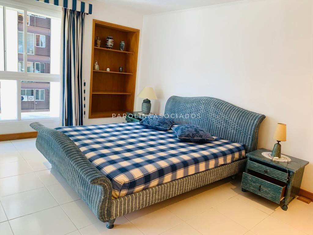 Apartamento en venta de 3 suites en edificio del