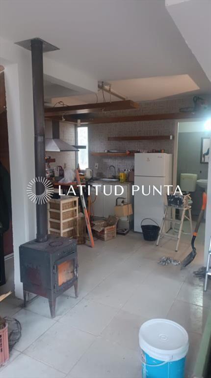 Venta de casa reciclada a 100 metros playa de edificio Dela