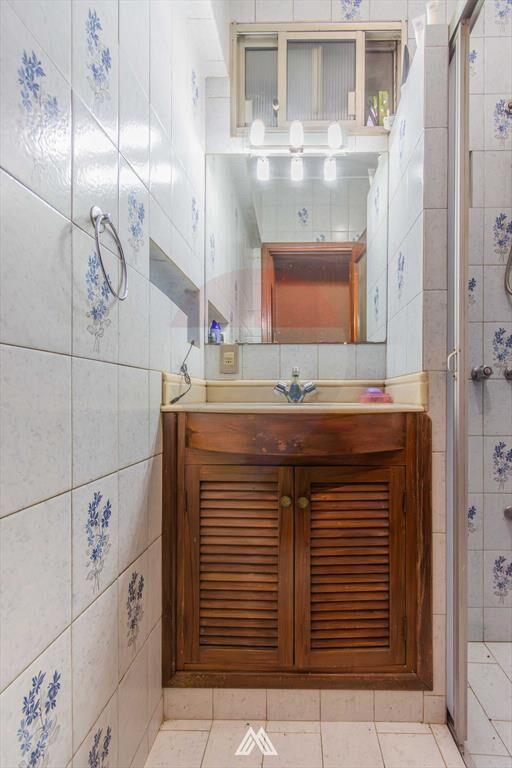 Vende amplia Casa Prado 5 dorm. patios y cochera