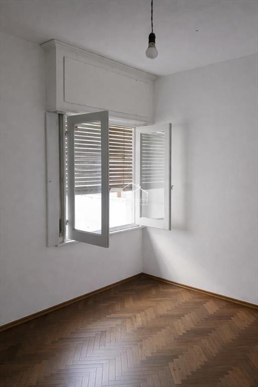 Venta apartamento 3 dormitorios, primer piso por escalera