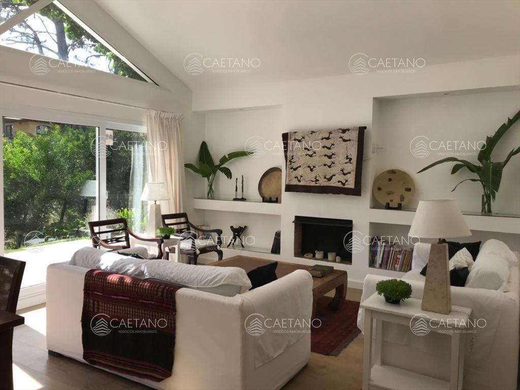 Excelente casa de 4 dormitorios en Montoya