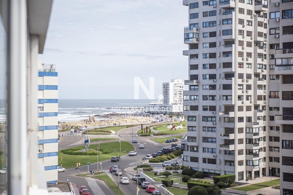 Vende apartamento de 2 dormitorios en Brava Punta del Este