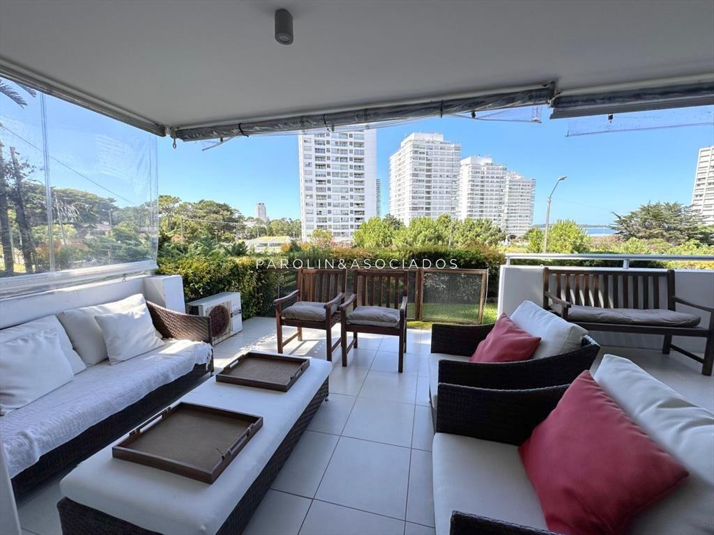 Apartamento en venta de 3 dormitorios con propio