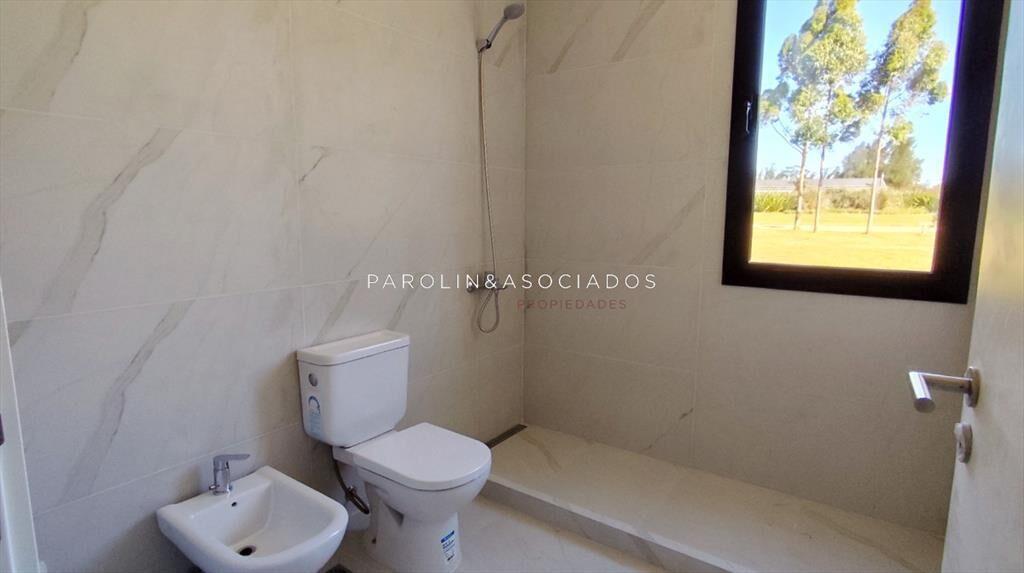 Casa a estrenar en venta de 4 dormitorios en El