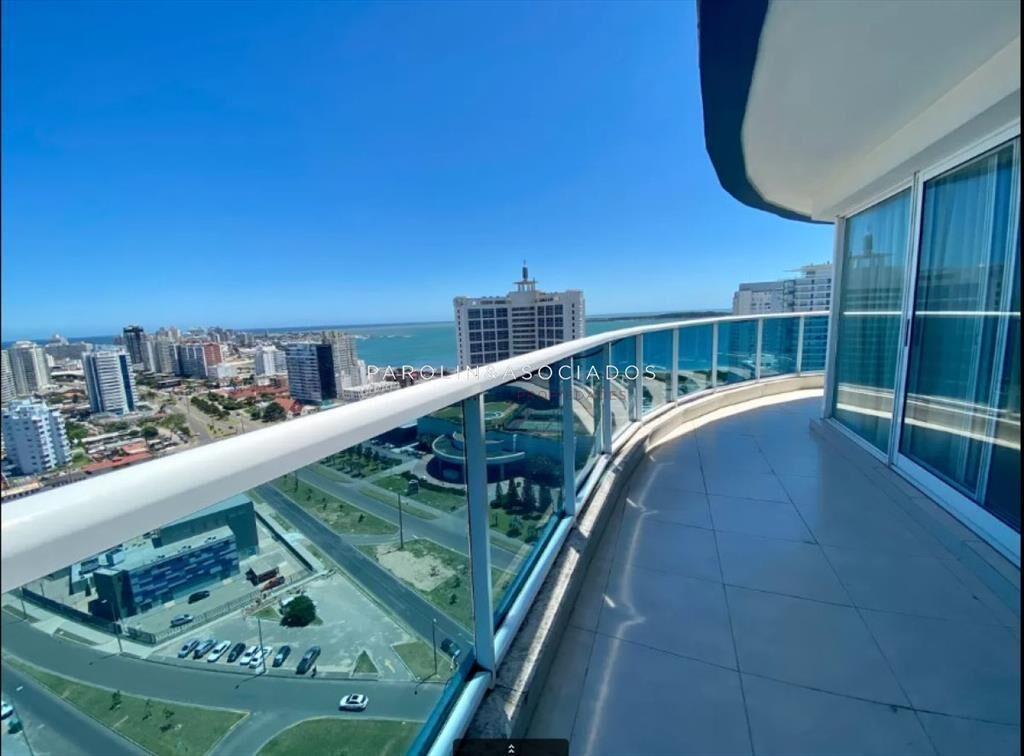 En venta apartamento de 3 suite y dependencia en