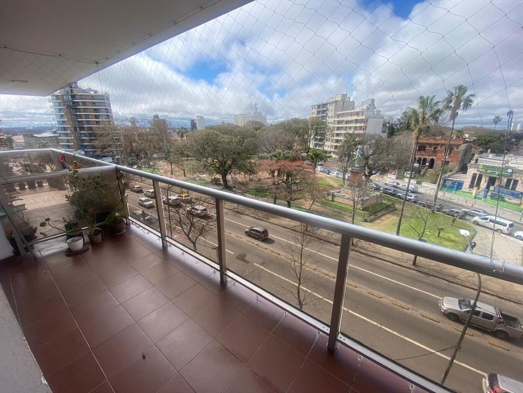 Excelentes vistas, muy despejado, amplio, gge. Vacío!!.